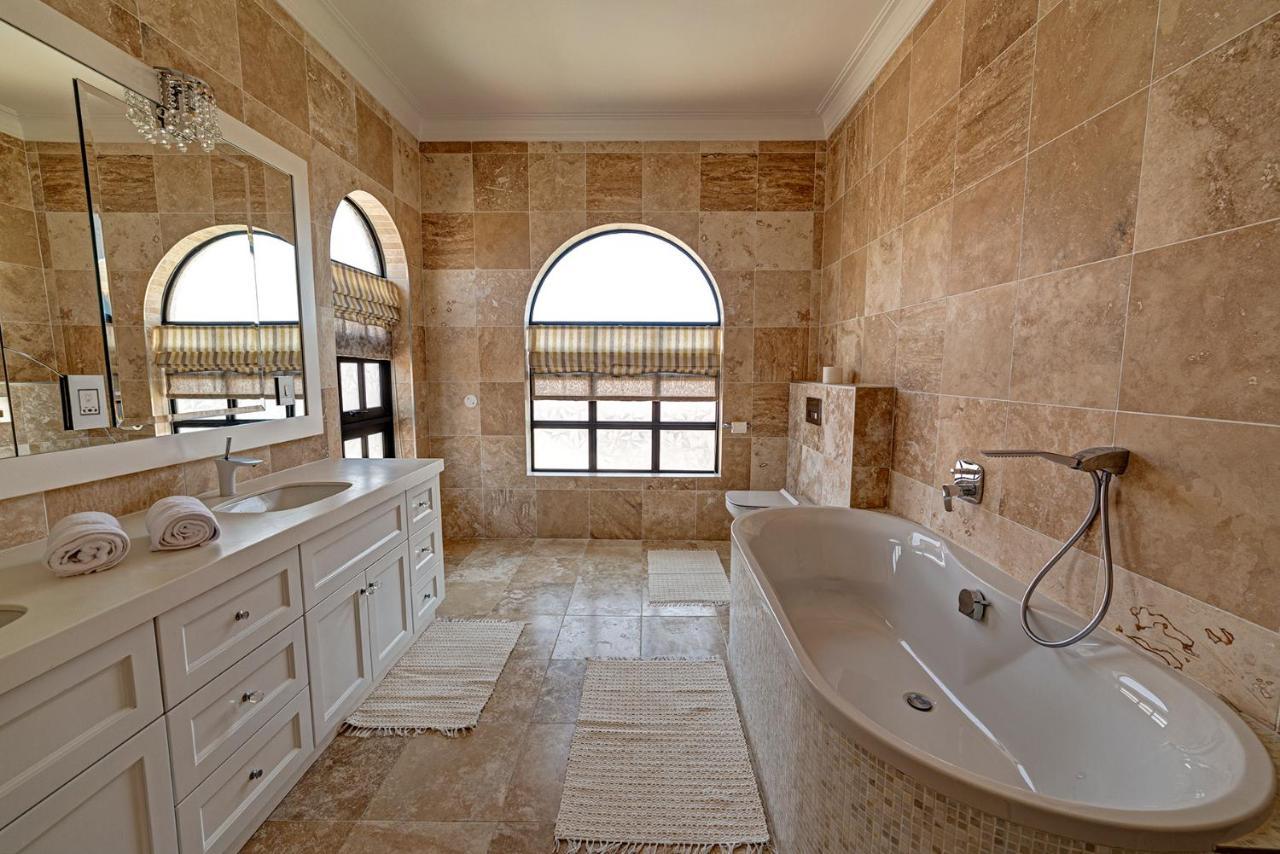 Lagoon Suites Guesthouse Cc Уолфиш Бей Екстериор снимка