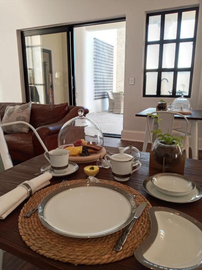Lagoon Suites Guesthouse Cc Уолфиш Бей Екстериор снимка