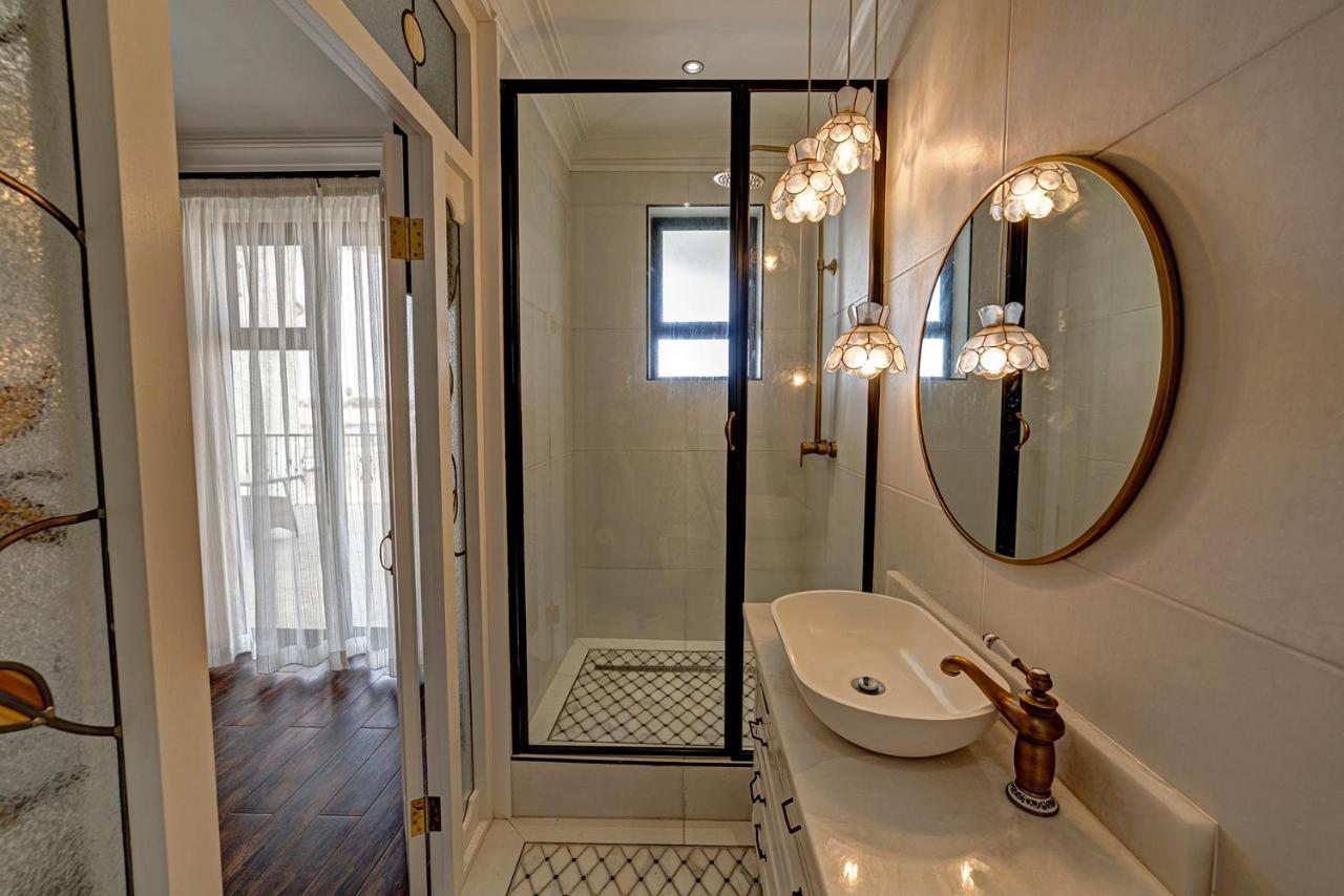 Lagoon Suites Guesthouse Cc Уолфиш Бей Екстериор снимка