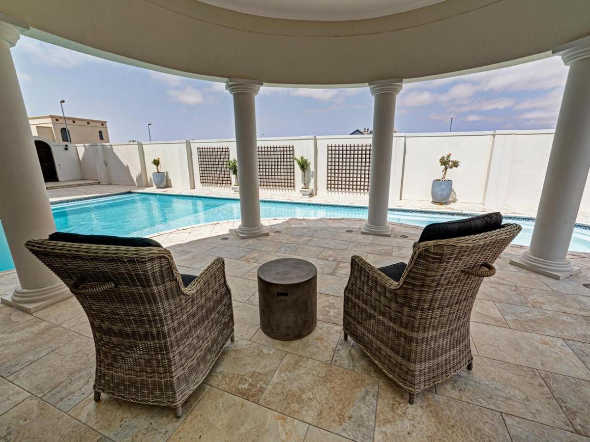 Lagoon Suites Guesthouse Cc Уолфиш Бей Екстериор снимка