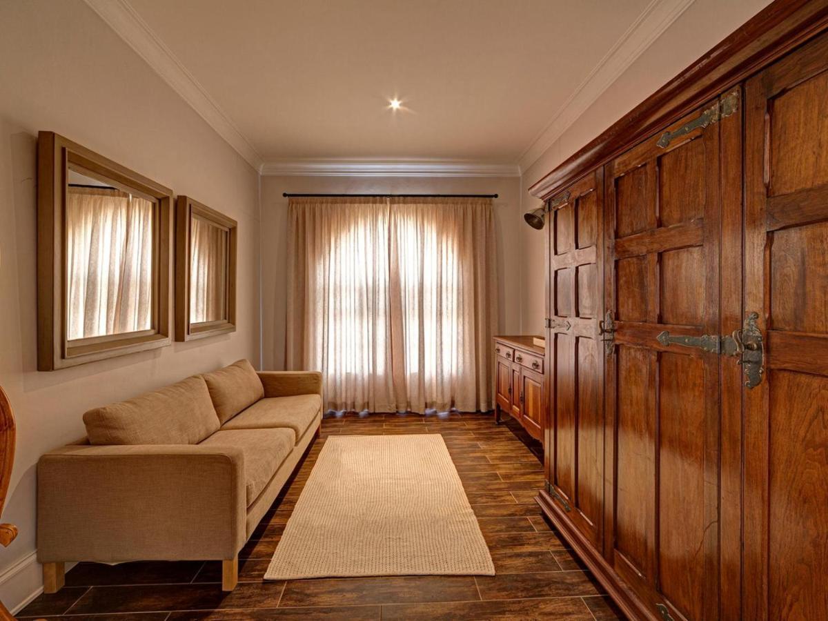 Lagoon Suites Guesthouse Cc Уолфиш Бей Екстериор снимка