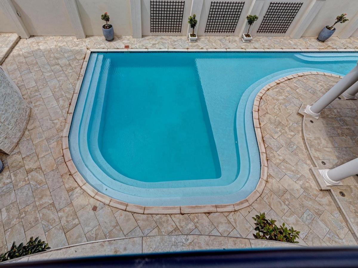 Lagoon Suites Guesthouse Cc Уолфиш Бей Екстериор снимка