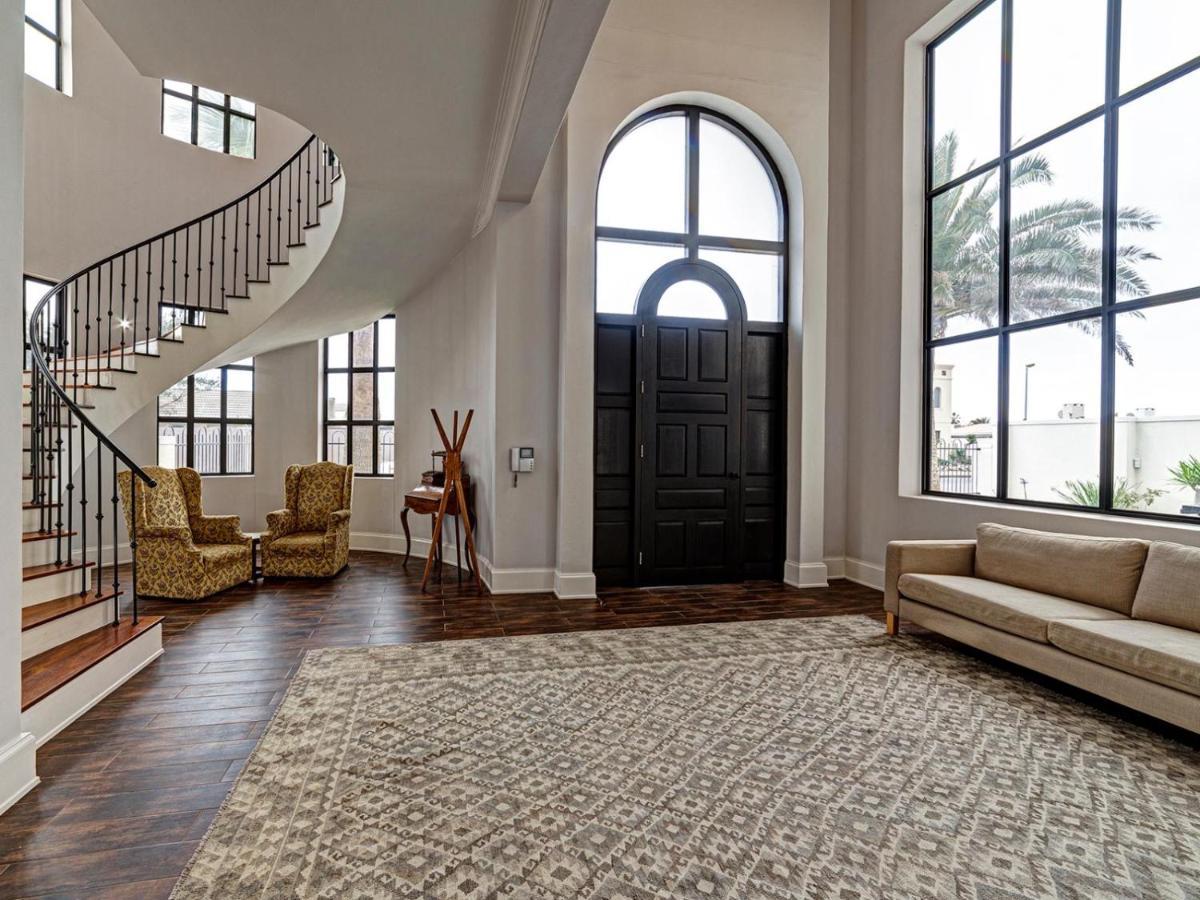 Lagoon Suites Guesthouse Cc Уолфиш Бей Екстериор снимка
