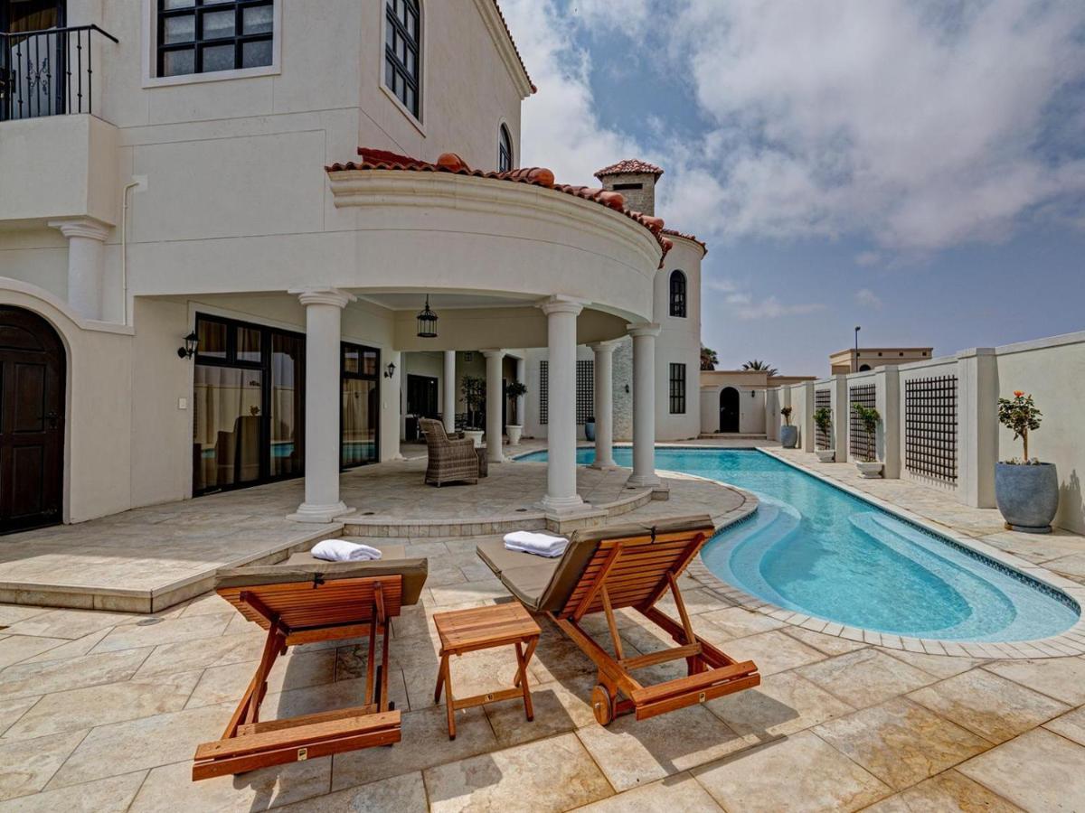 Lagoon Suites Guesthouse Cc Уолфиш Бей Екстериор снимка