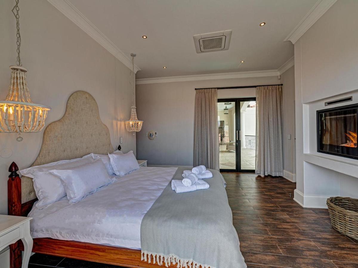 Lagoon Suites Guesthouse Cc Уолфиш Бей Екстериор снимка